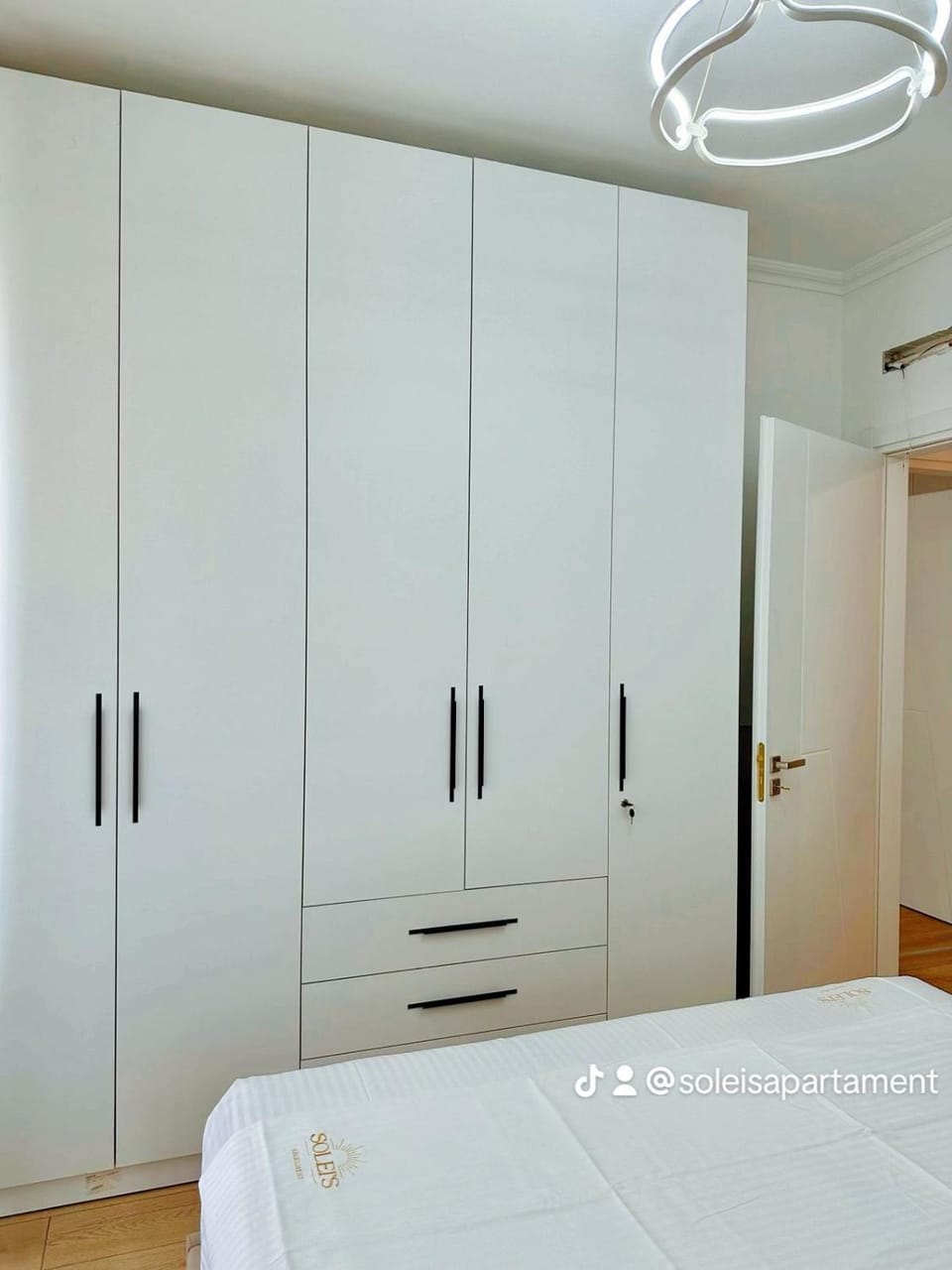 Bed, Photo of the whole room, Bedroom, wardrobe