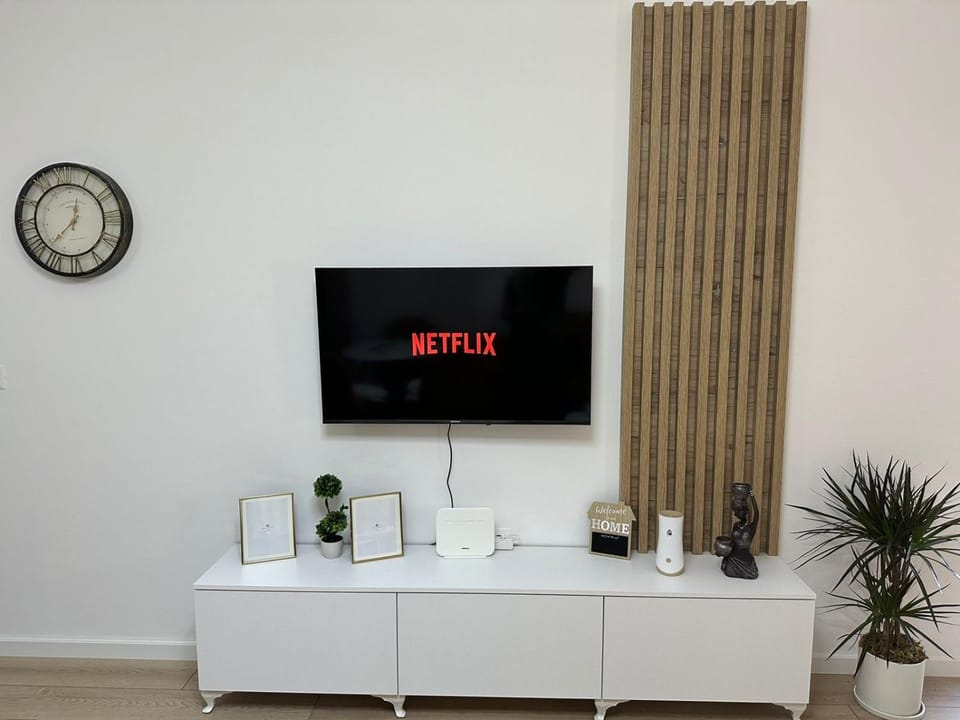 Communal lounge/ TV room, TV and multimedia, Evening entertainment