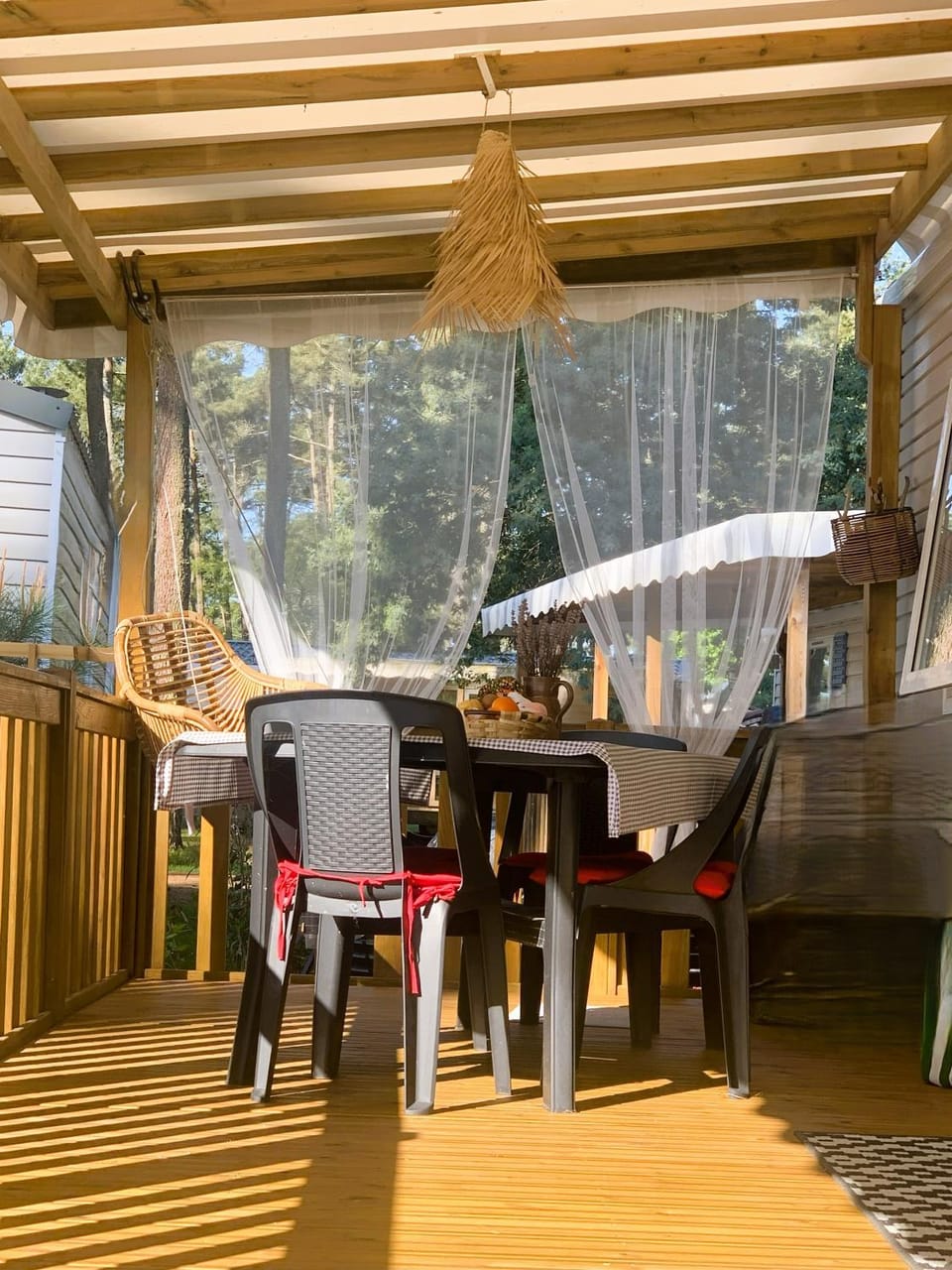 Patio, Dining area