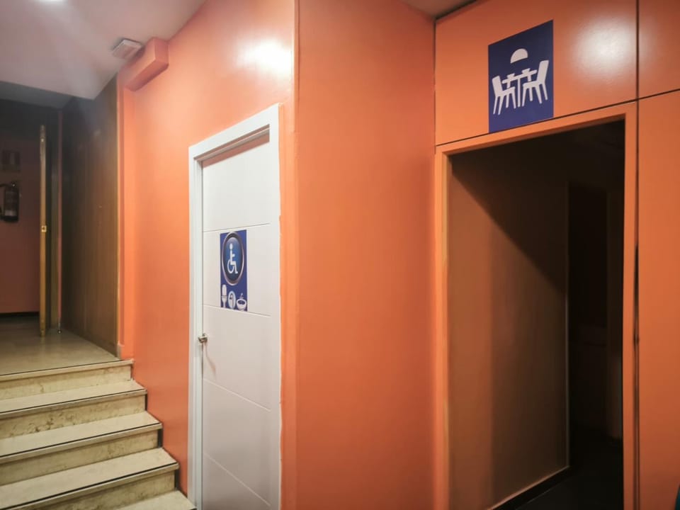 Communal kitchen, Public Bath
