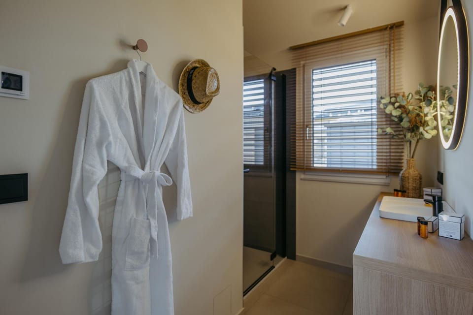 Shower, Bathroom, towels