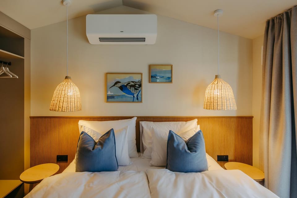 Bed, Photo of the whole room, Bedroom, air conditioner
