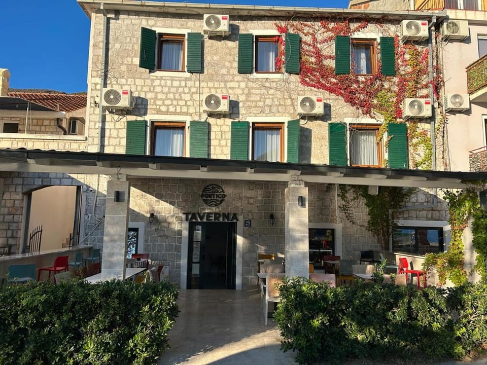 Portico Djenovici Bed and Breakfast in Kotor Municipality