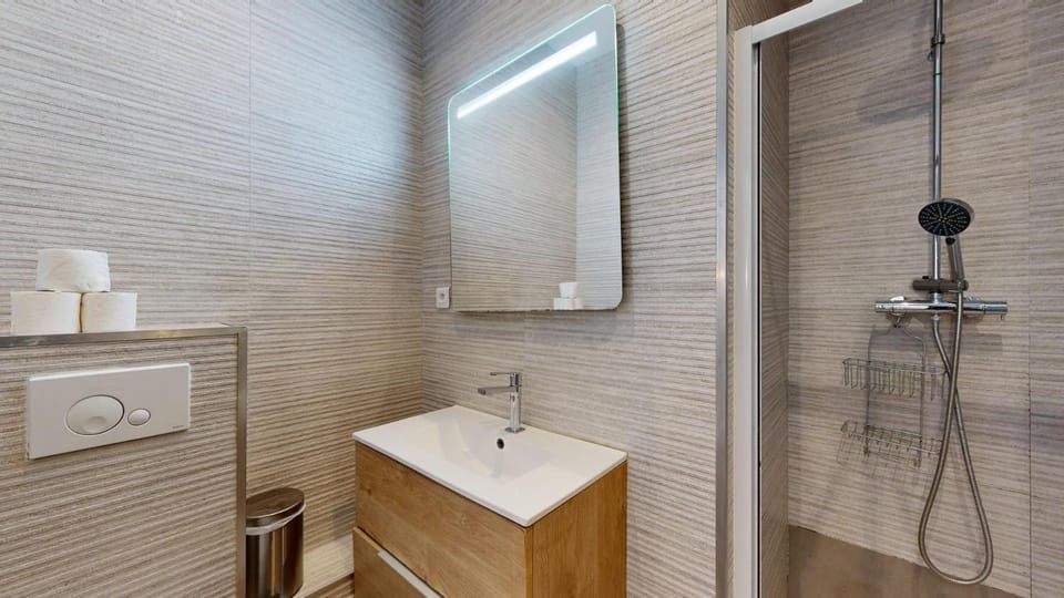 Shower, Bathroom