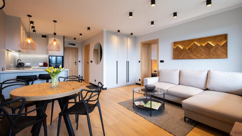 Kitchen or kitchenette, Living room, Seating area, Dining area