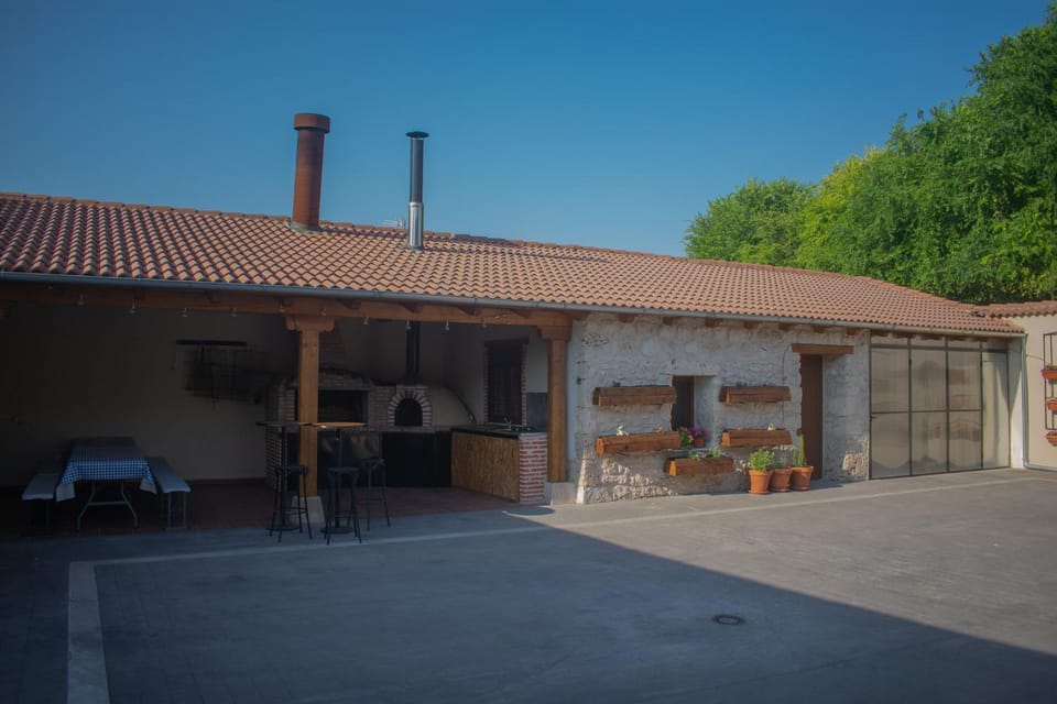 Patio, BBQ facilities, Garden