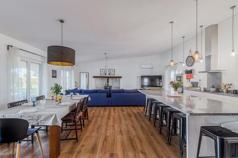 Property building, Kitchen or kitchenette, Living room