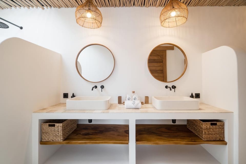 Shower, Bathroom, hair dryier, towels
