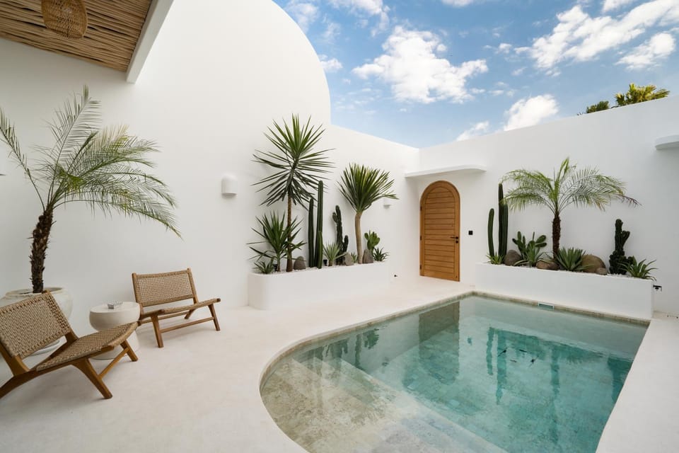 Property building, Pool view, Swimming pool