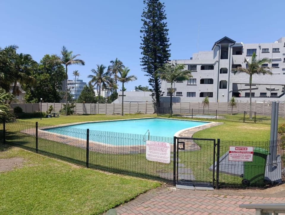 Property building, Day, Garden, Garden view, Pool view, Swimming pool