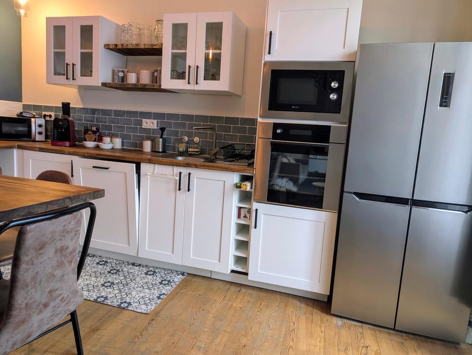 Kitchen or kitchenette, Dining area, dishwasher, oven