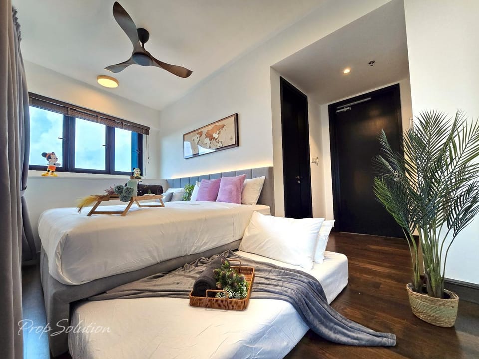 Photo of the whole room, Bedroom