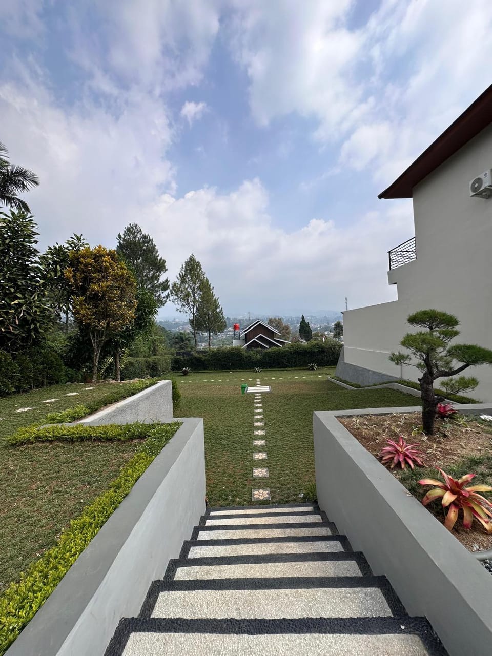 VILLA NEOM PUNCAk Villa in Cisarua