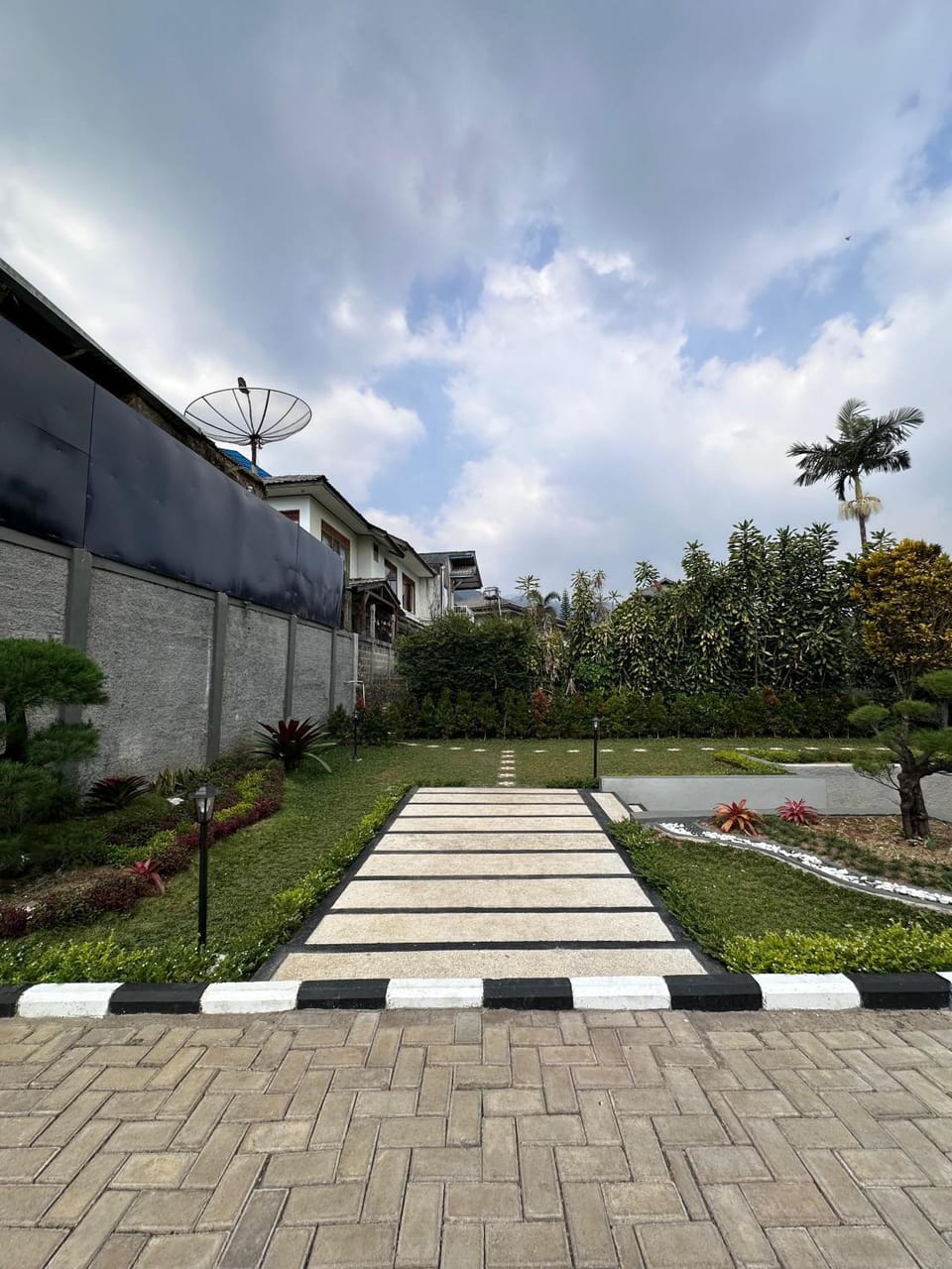 VILLA NEOM PUNCAk Villa in Cisarua