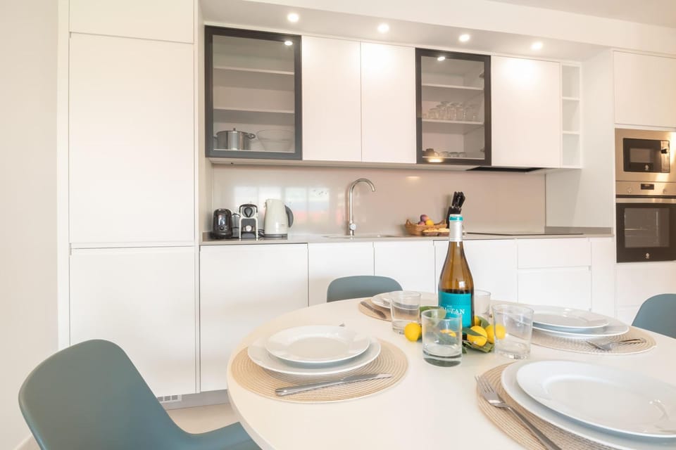 Kitchen or kitchenette, Dining area, stove, air conditioner