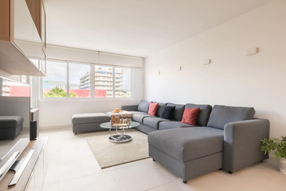 TV and multimedia, Living room, Seating area, Dining area, air conditioner
