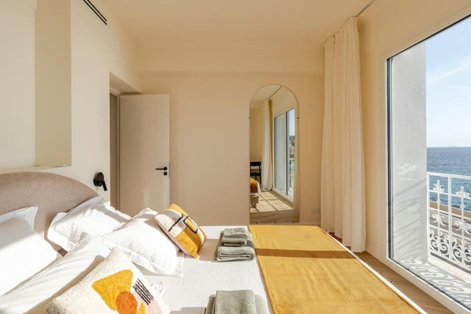 Bed, Balcony/Terrace, Bedroom, Street view, towels