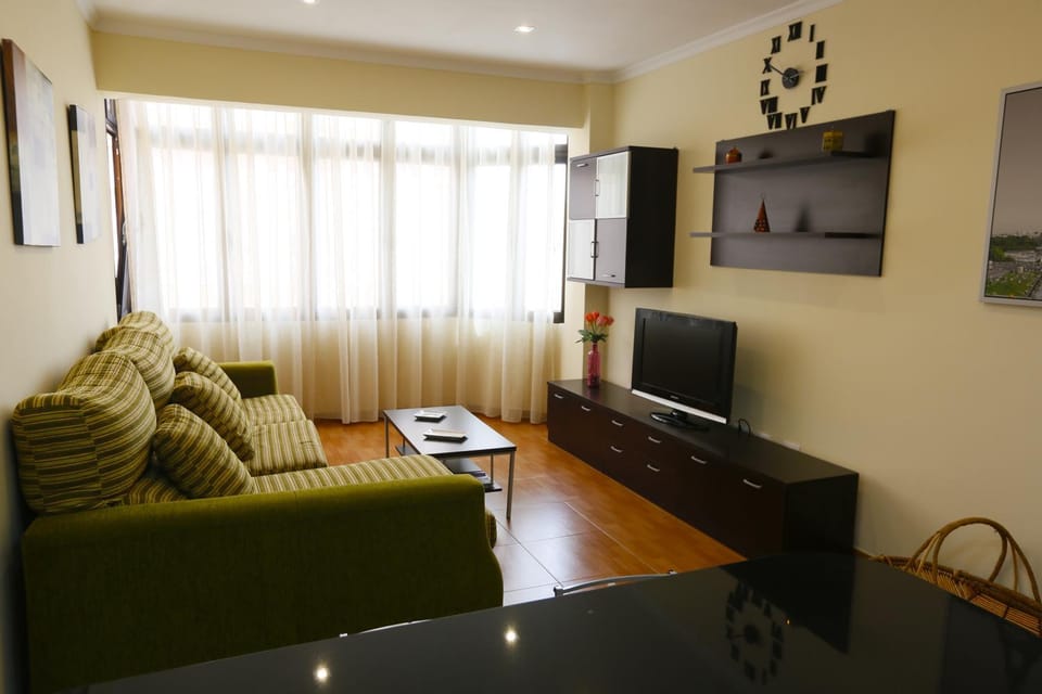 Day, Living room