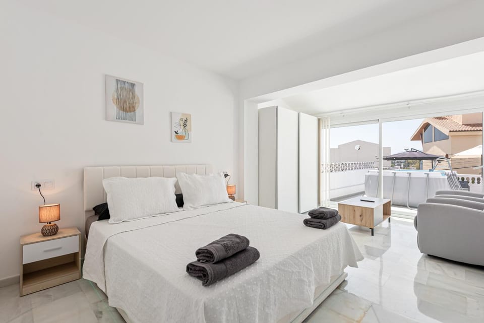 Living room, Bedroom