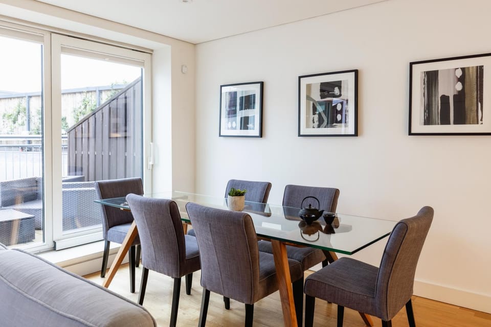 Seating area, Dining area