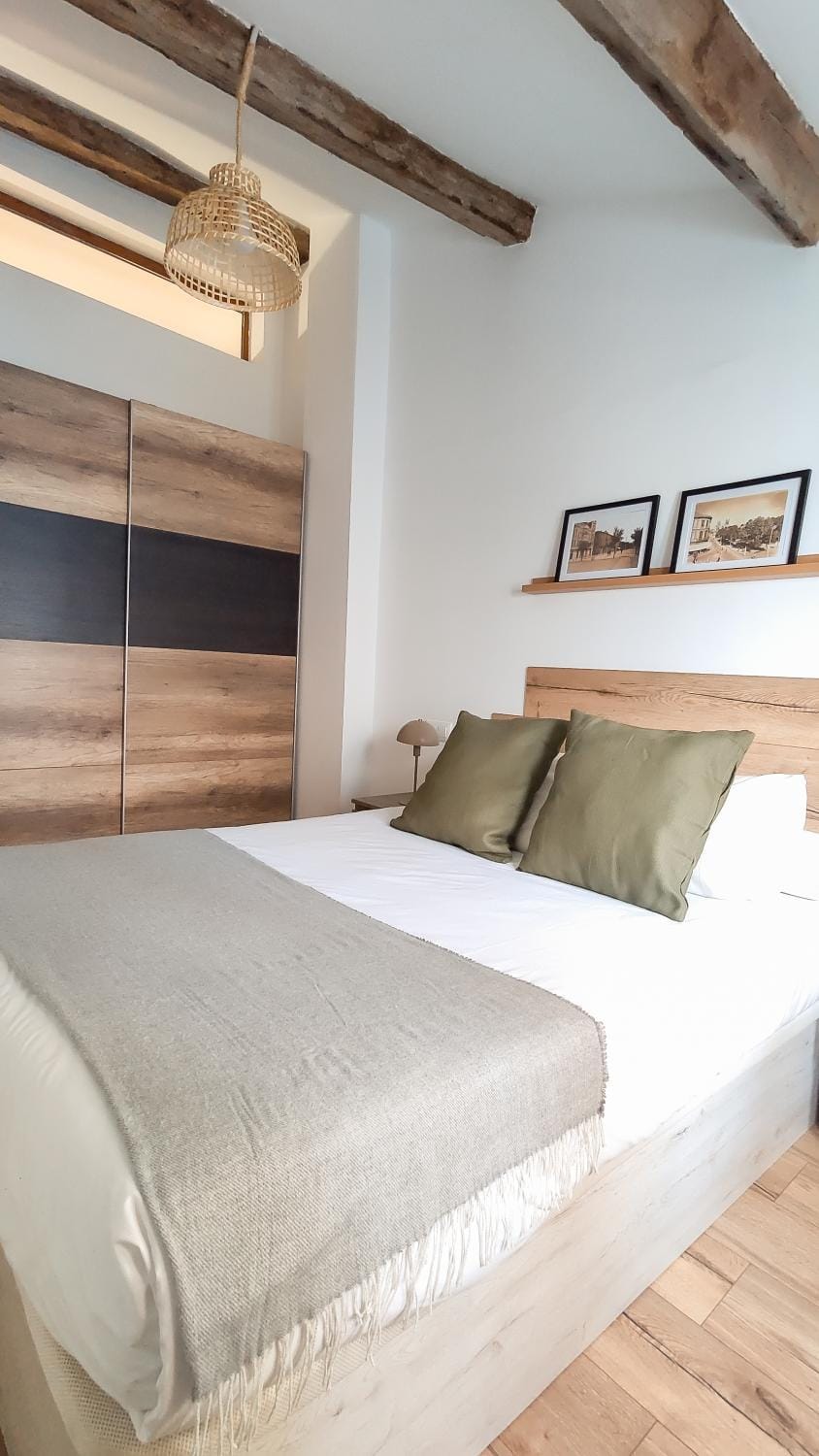 Bed, Photo of the whole room, Bedroom