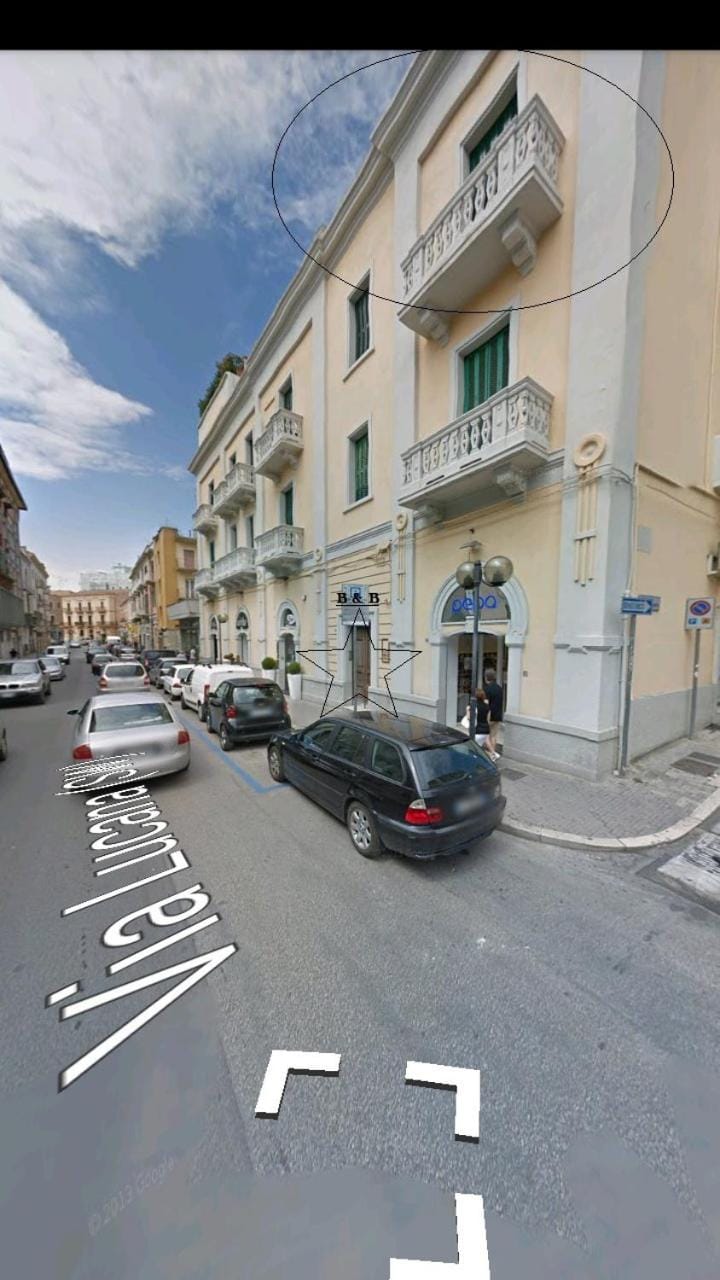 Facade/entrance, Location