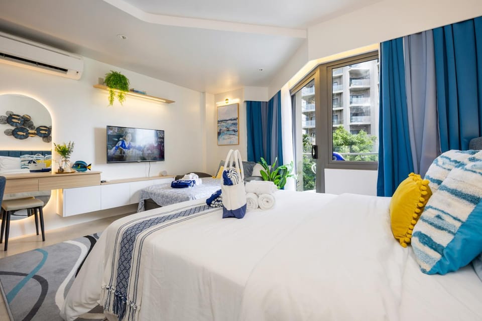 Cerulean Bliss Condo at Tambuli Mactan Fast Wifi Netflix Apartment in Lapu-Lapu City