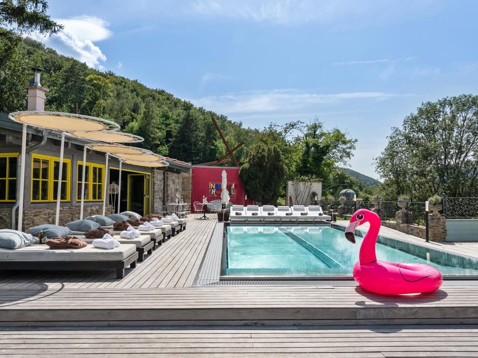 Day, Natural landscape, Mountain view, Pool view, Swimming pool, sunbed