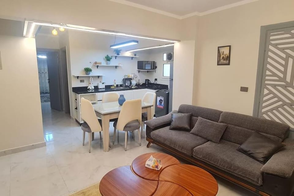 Kitchen or kitchenette, Living room, Seating area, Dining area, stove