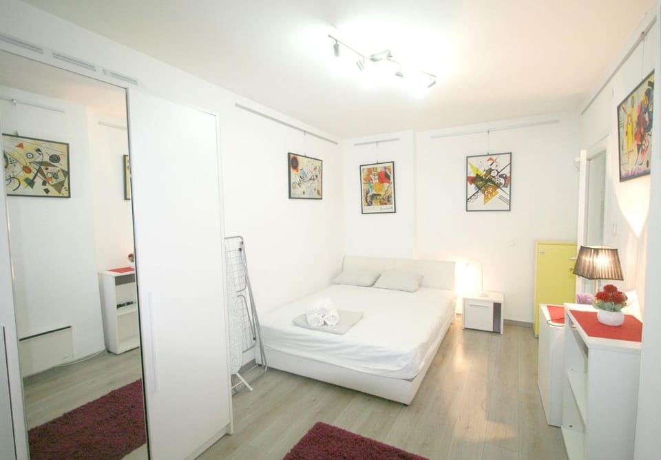 Kandinsky business apartment with workspace in Belgrade, Serbia Apartment in Belgrade