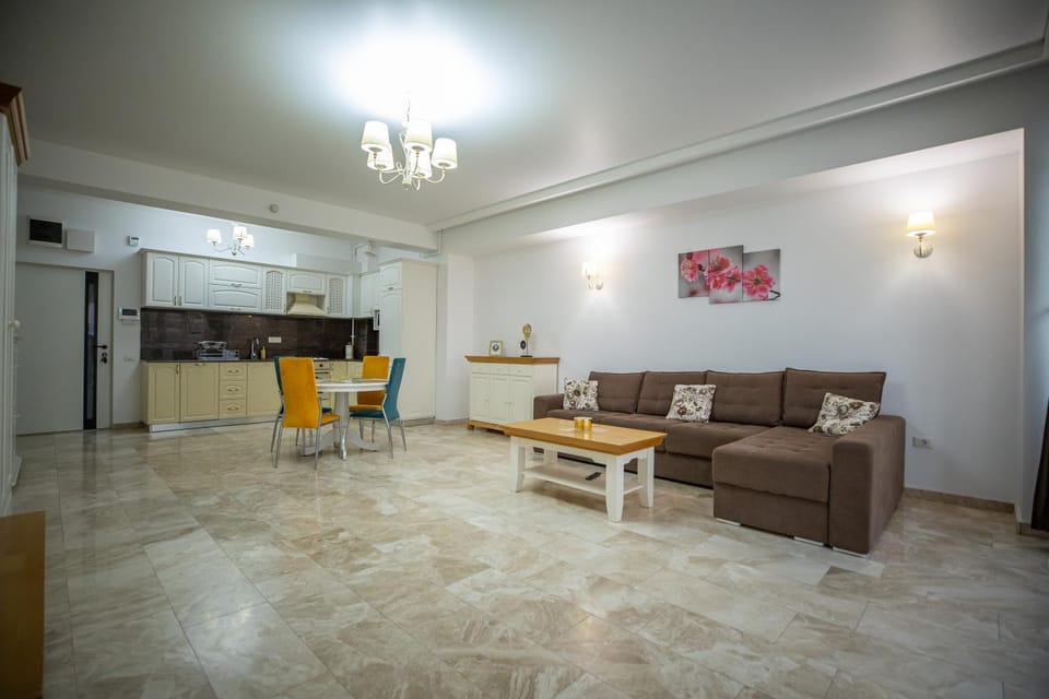 Kitchen or kitchenette, Living room, Seating area, Dining area