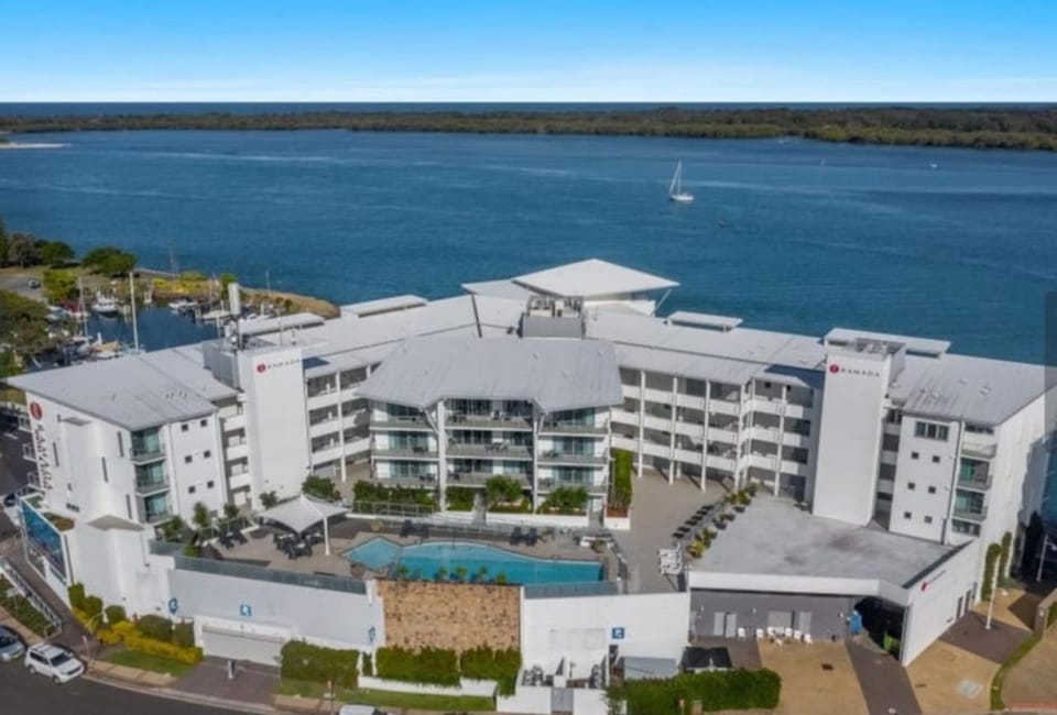 Bird's eye view, Pool view, River view