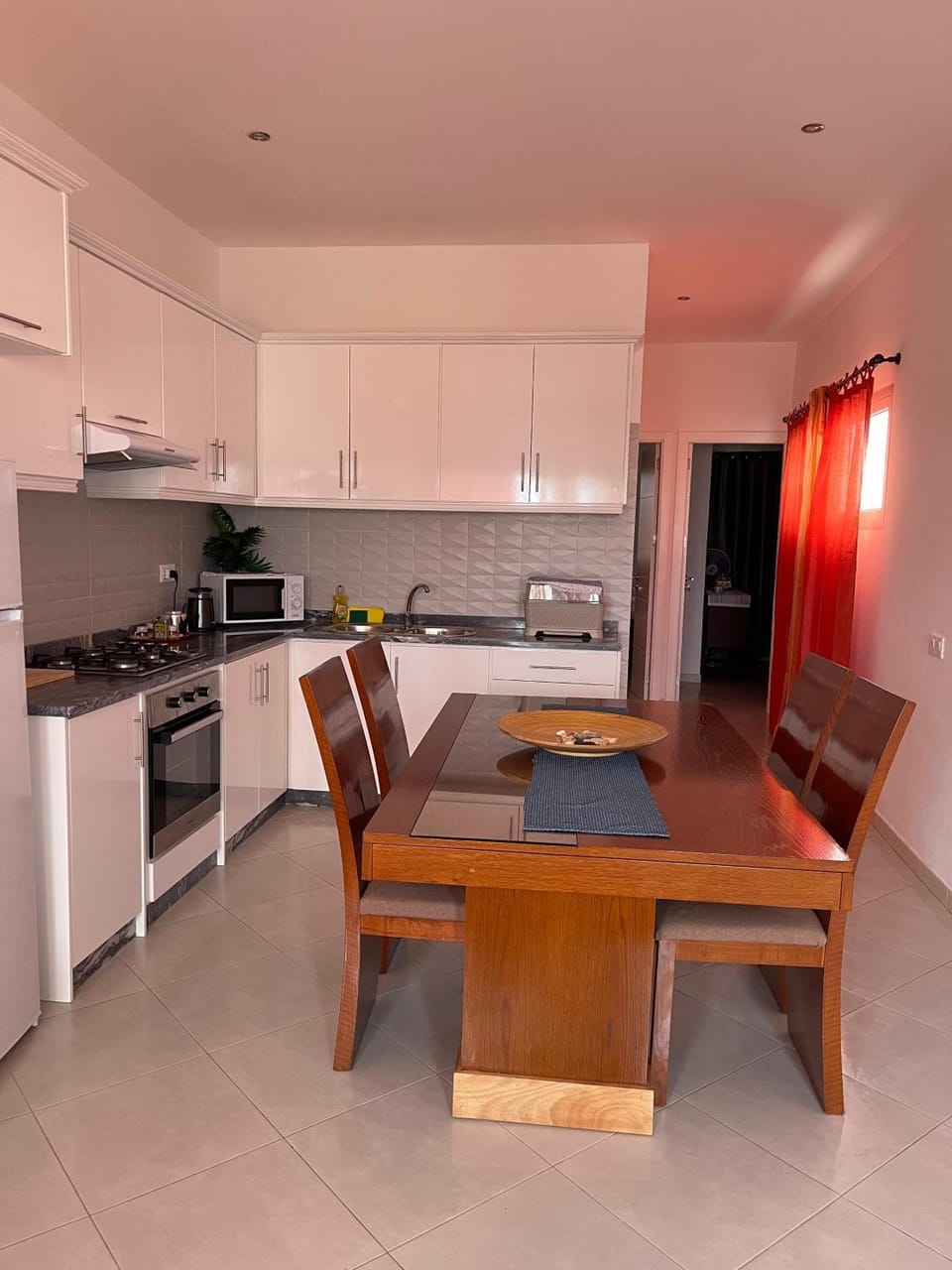 Kitchen or kitchenette, Dining area, stove