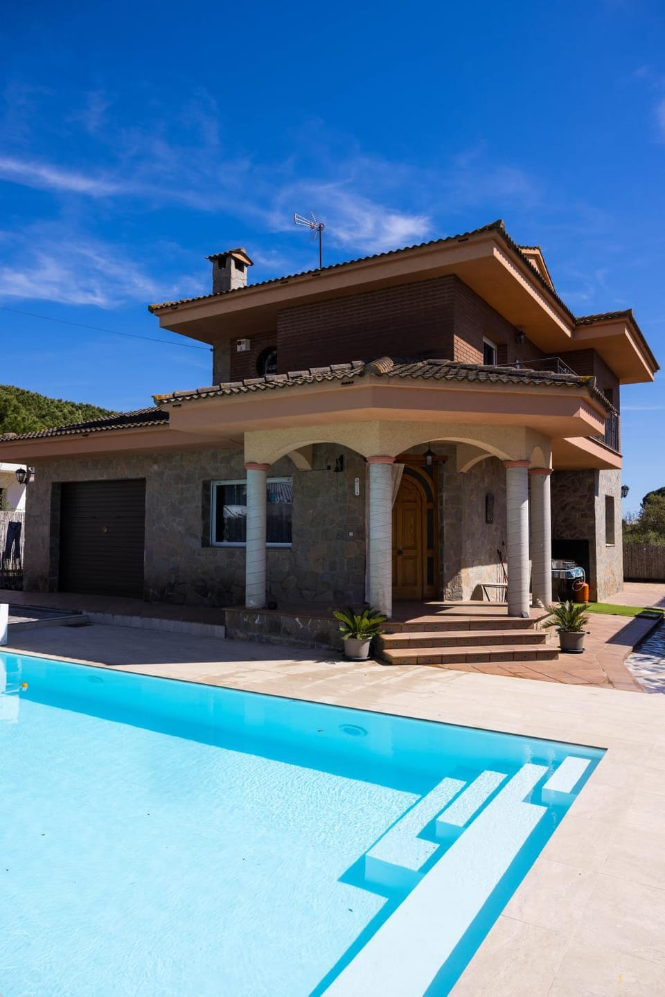Property building, Swimming pool