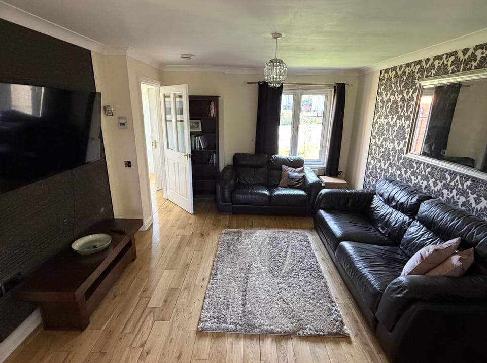 Communal lounge/ TV room, TV and multimedia, Living room