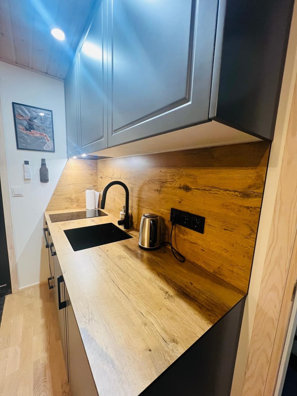 Kitchen or kitchenette