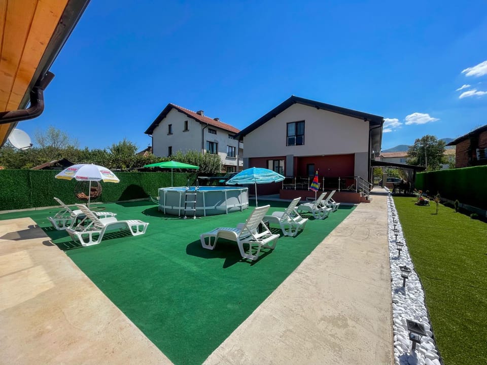 Patio, Garden, Balcony/Terrace, Swimming pool, sunbed