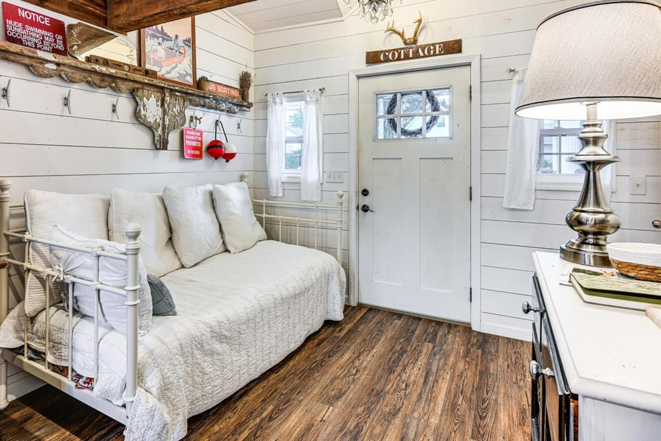 Family-Friendly Retreat on Gilletts Lake! House in Michigan
