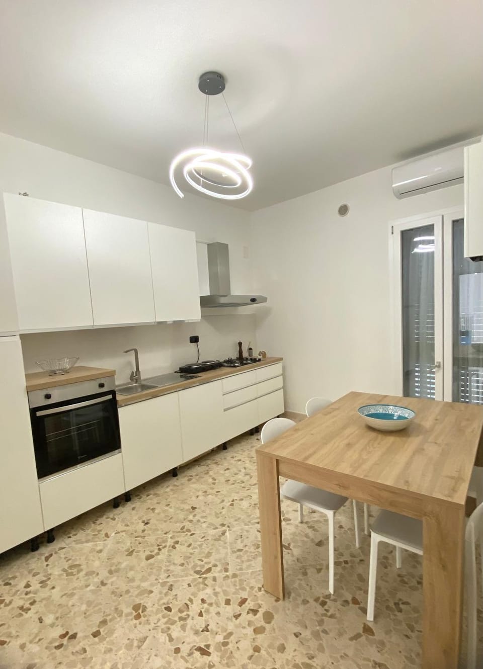 Property building, Kitchen or kitchenette, Living room