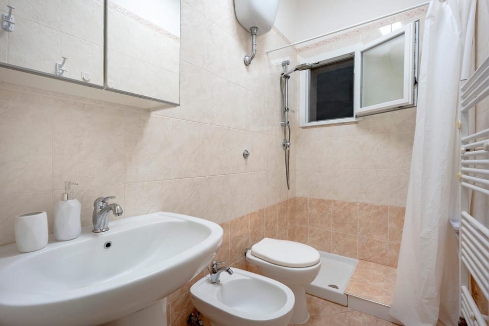 Bathroom, Living room