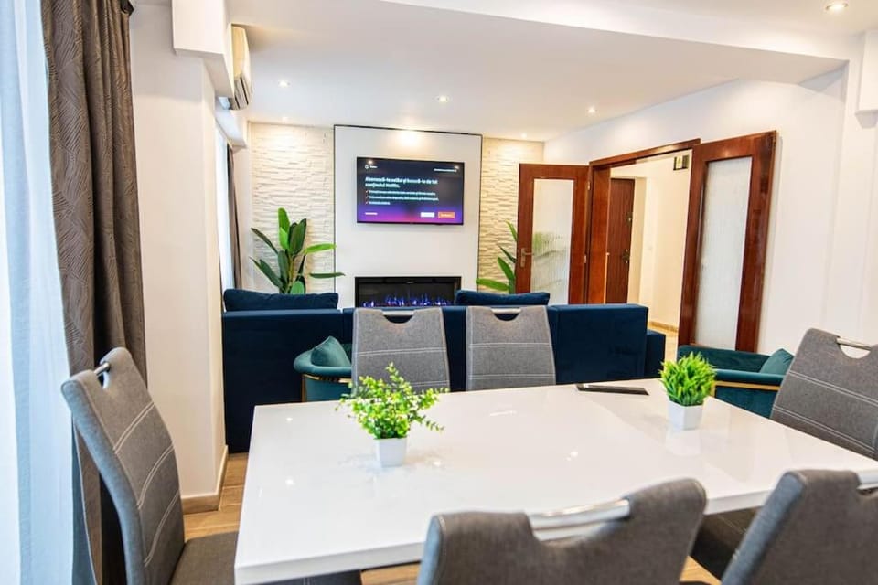 Ultra central Luxury 3Br 2bath Apt & Amazing Views Apartment in Bucharest