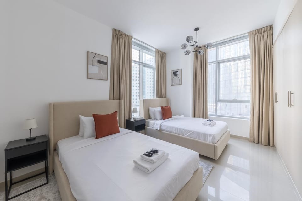Photo of the whole room, Bedroom, towels, wardrobe