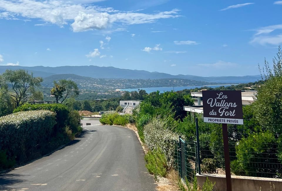 À Casetta Porticcio Spacieux T2 50m2 Neuf Terrasse & Jardin privatif à 3min des plus belles plages Apartment in Ajaccio