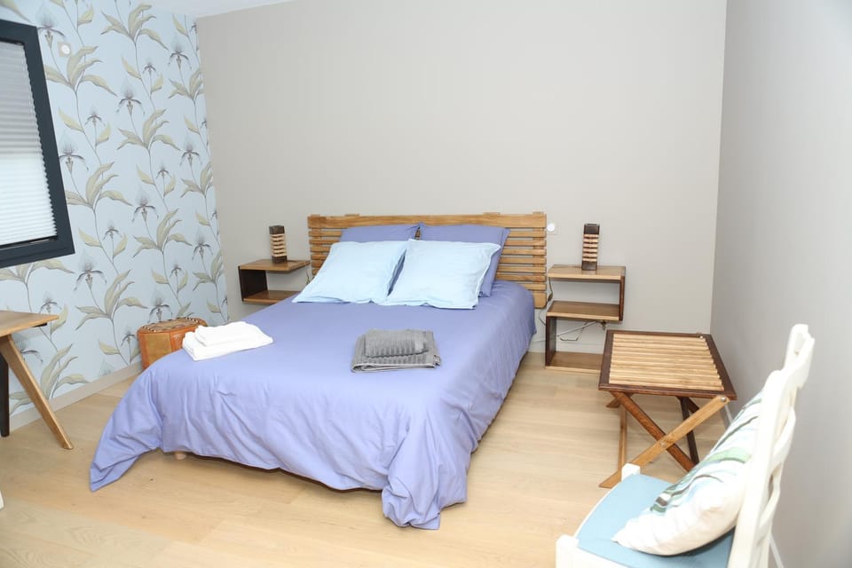 Chambres avec salle de bain et petit déjeuner chez JP&Josy Bed and Breakfast in Saint-Médard-en-Jalles