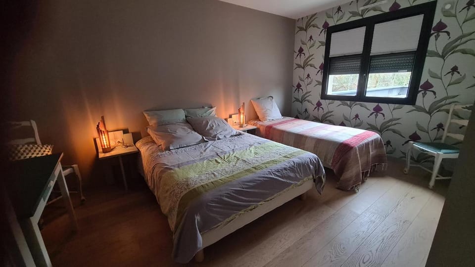 Chambres avec salle de bain et petit déjeuner chez JP&Josy Bed and Breakfast in Saint-Médard-en-Jalles