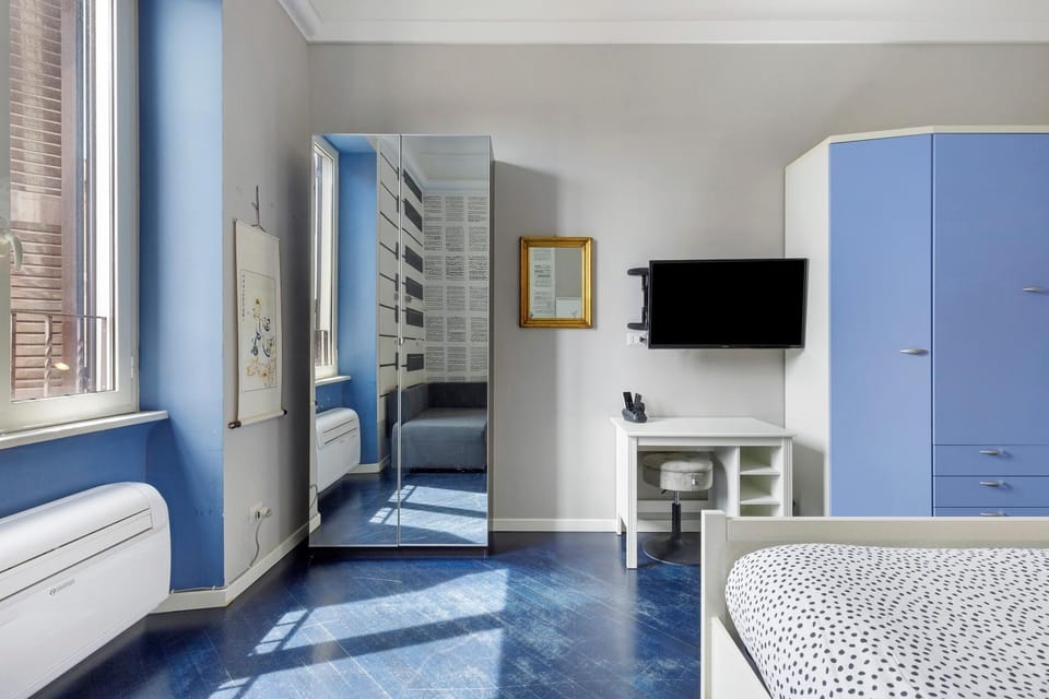 Property building, Living room, Bedroom
