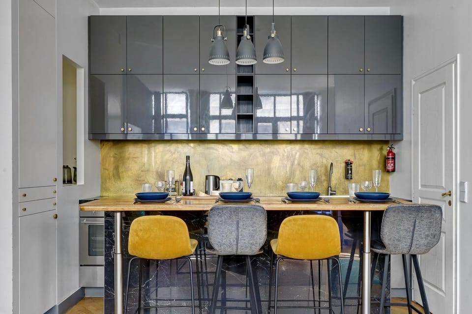 Kitchen or kitchenette, Dining area