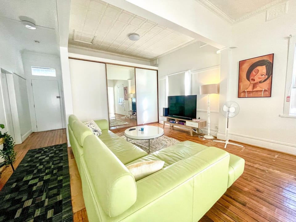 Communal lounge/ TV room, TV and multimedia, Seating area, Evening entertainment