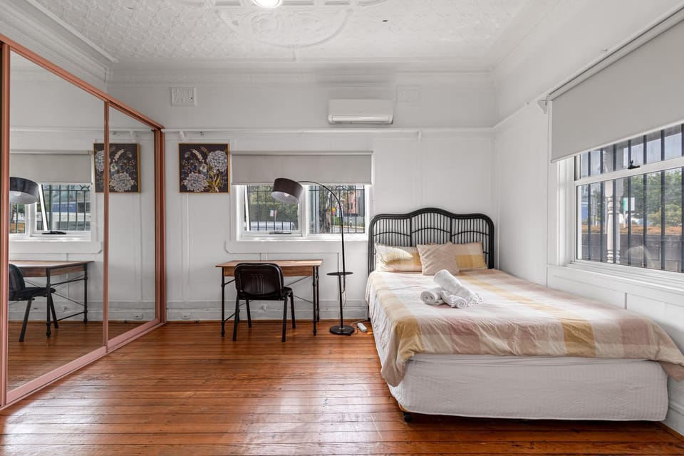Bed, Photo of the whole room, Bedroom, air conditioner