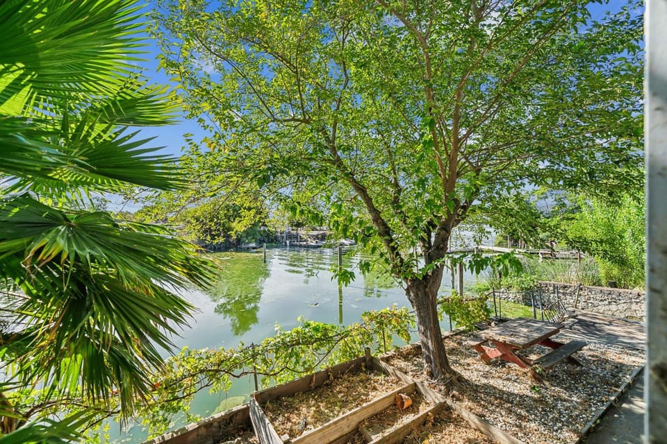 Lakeside Retreat with Private Boat Ramp home House in Clear Lake